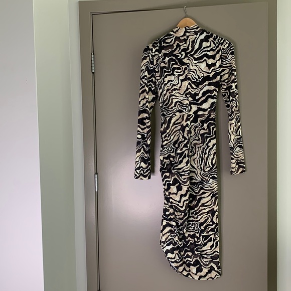 Brand New Dress - Picture 8 of 9